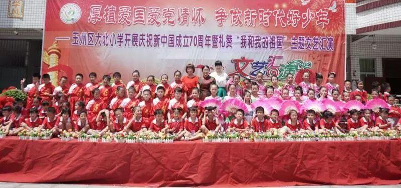 《今晚报》：旧衣“零元购”？爱心不容“黑手”！