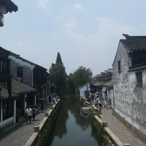 逃离废弃火车站
